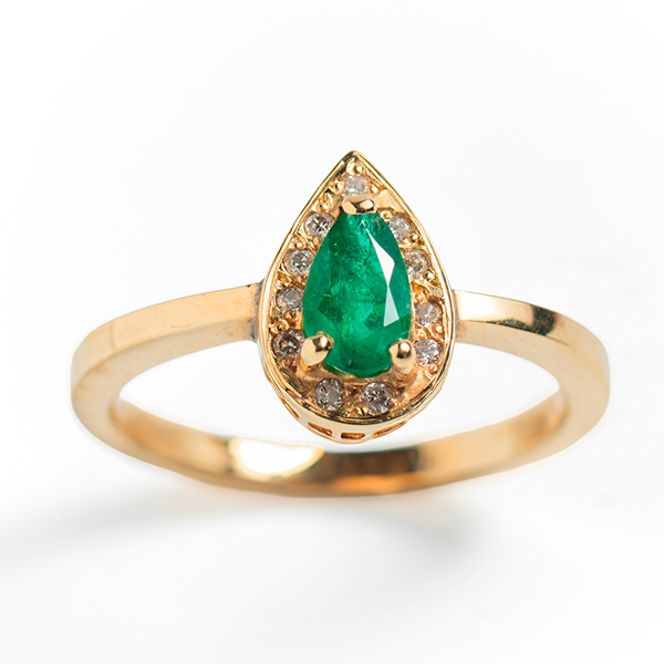 Anel Esmeralda e Diamantes em Ouro 18k